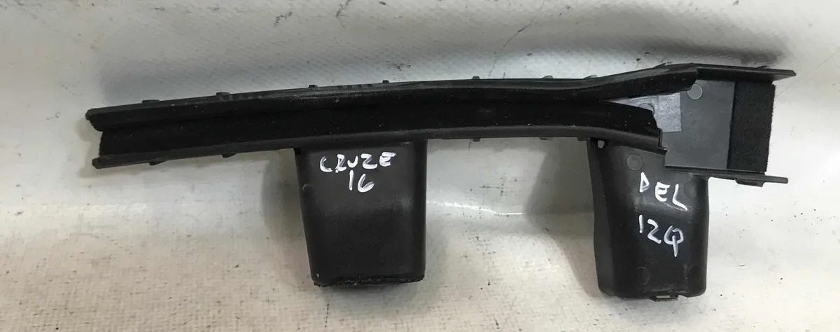 Guia Cristal Puerta Delantera Izq Chevrolet Cruze 2017 -2019 Negro