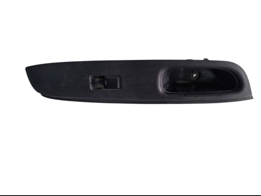 Nissan Versa 2012 - 2016 Control de puerta Delantera Derecho Usado Original