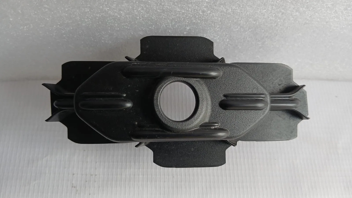 Bisel Izquierdo De Sensor Delantero Mazda Cx-70  Cx70 25-26 Negro Izquierdo