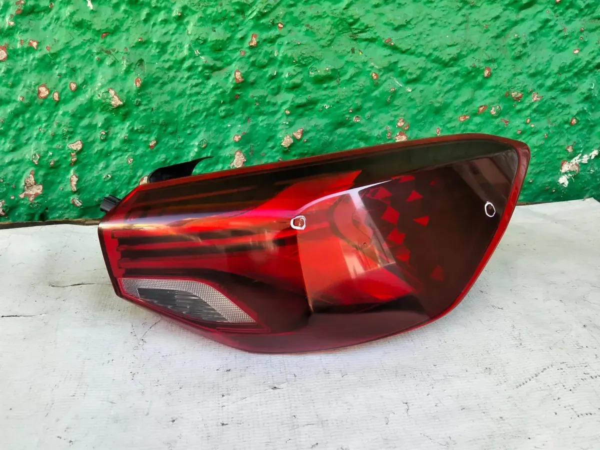 Calavera Derecha Chevrolet Onix 2020-2024 Usado Original Derecho/pasajero Rojo
