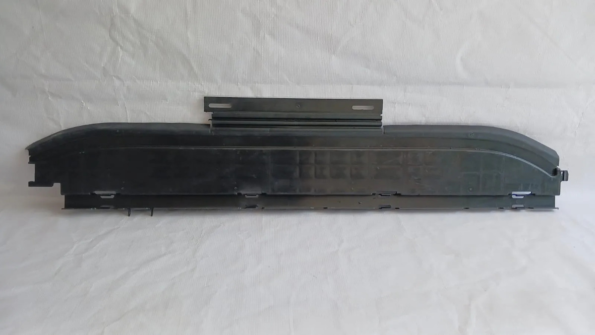 Deflector Inf. De Radiador Chevrolet Silverado 1500 19-26 Negro