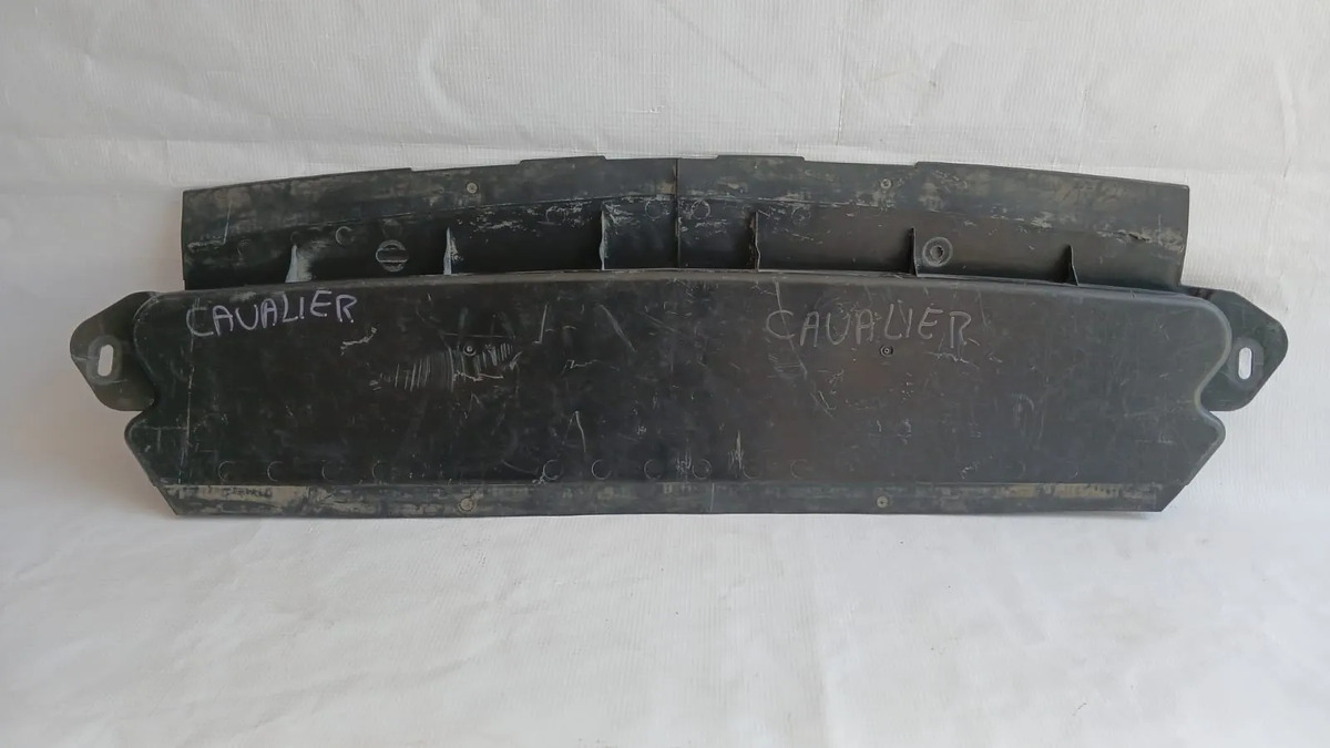 Deflector Inferior De Radiador Chevrolet Cavalier 18-21 Negro