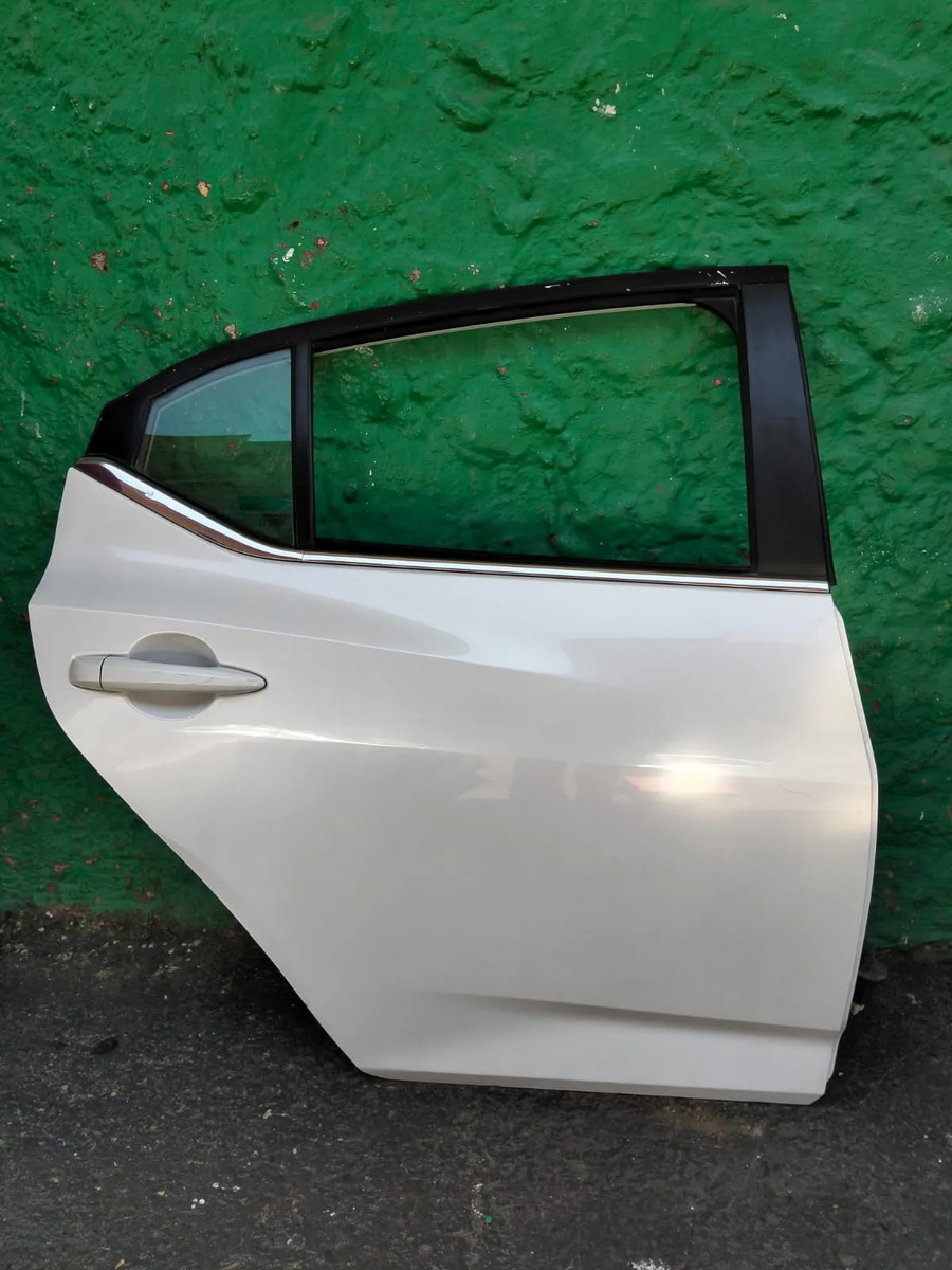 Puerta Trasera Derecha Nissan Sentra 2022-2023 Usada Origina Trasera Derecho Blanco