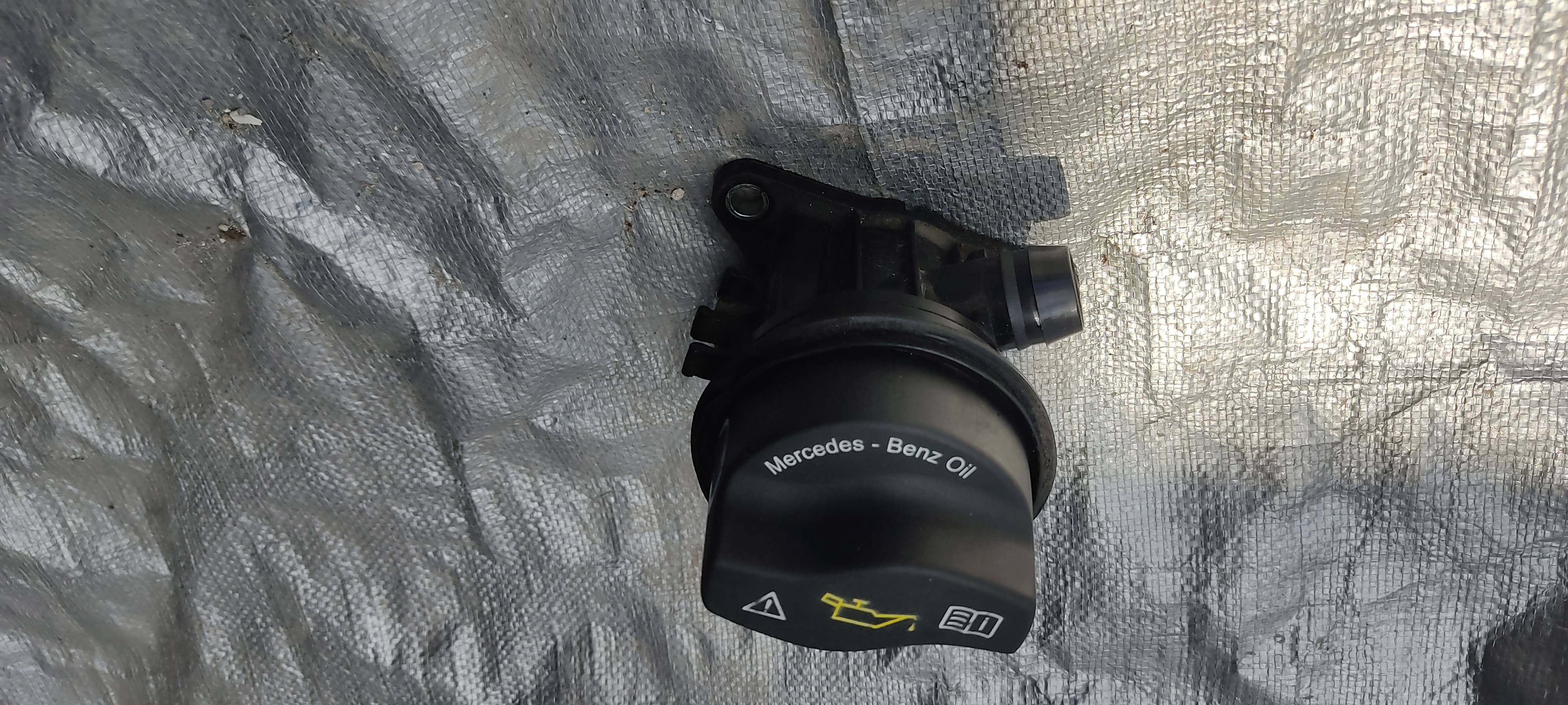 Mercedes-benz Cla 2013 - 2019 Tapa de Aceite Usado Original