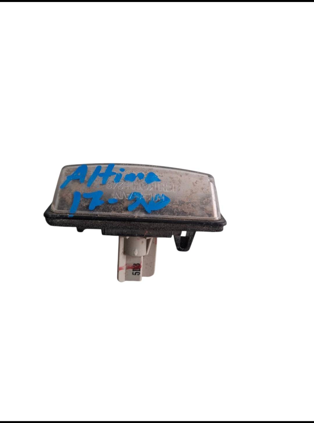 Nissan Altima 2017 - 2020 Luces de Placas Trasera Usado Original