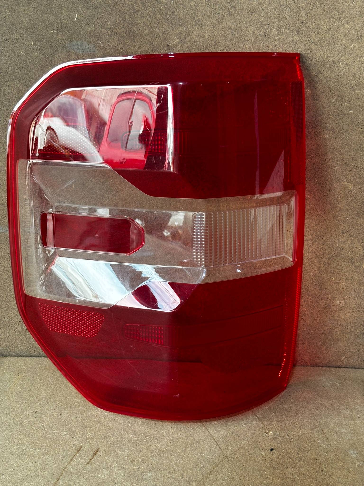 Ford Maverick 2021 - 2023 Mica de Calaveras Delantera Izquierdo Usado Original