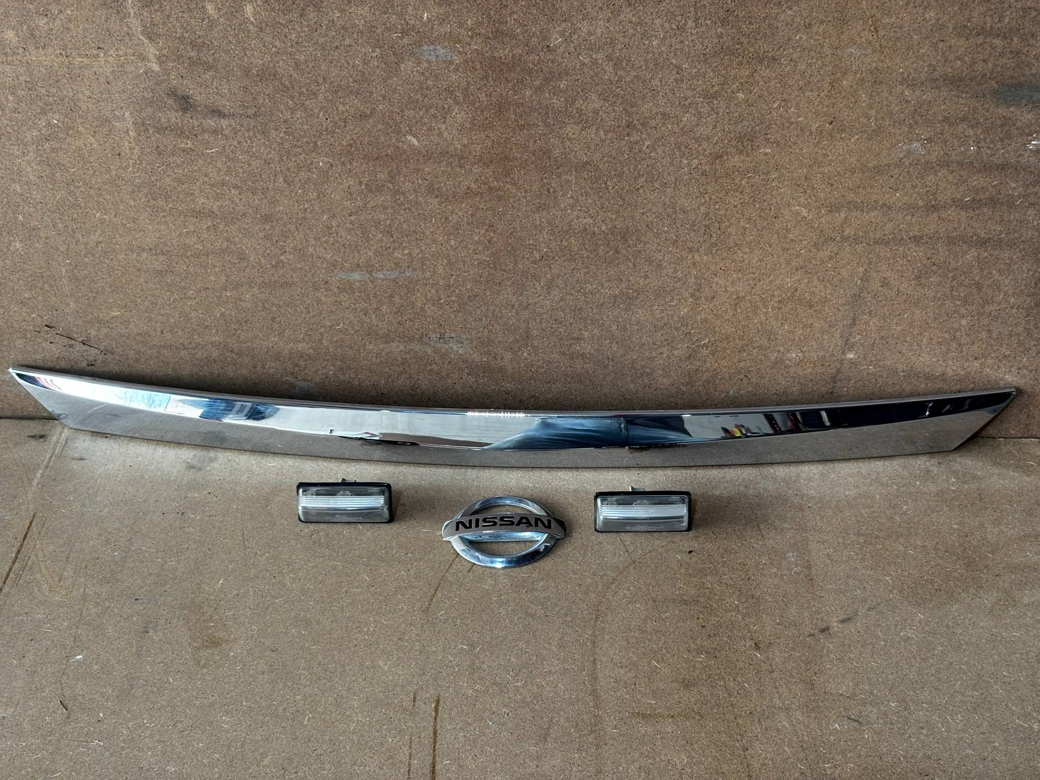 Nissan Sentra 2013 - 2016 Moldura para Cajuela Trasera Usado Original