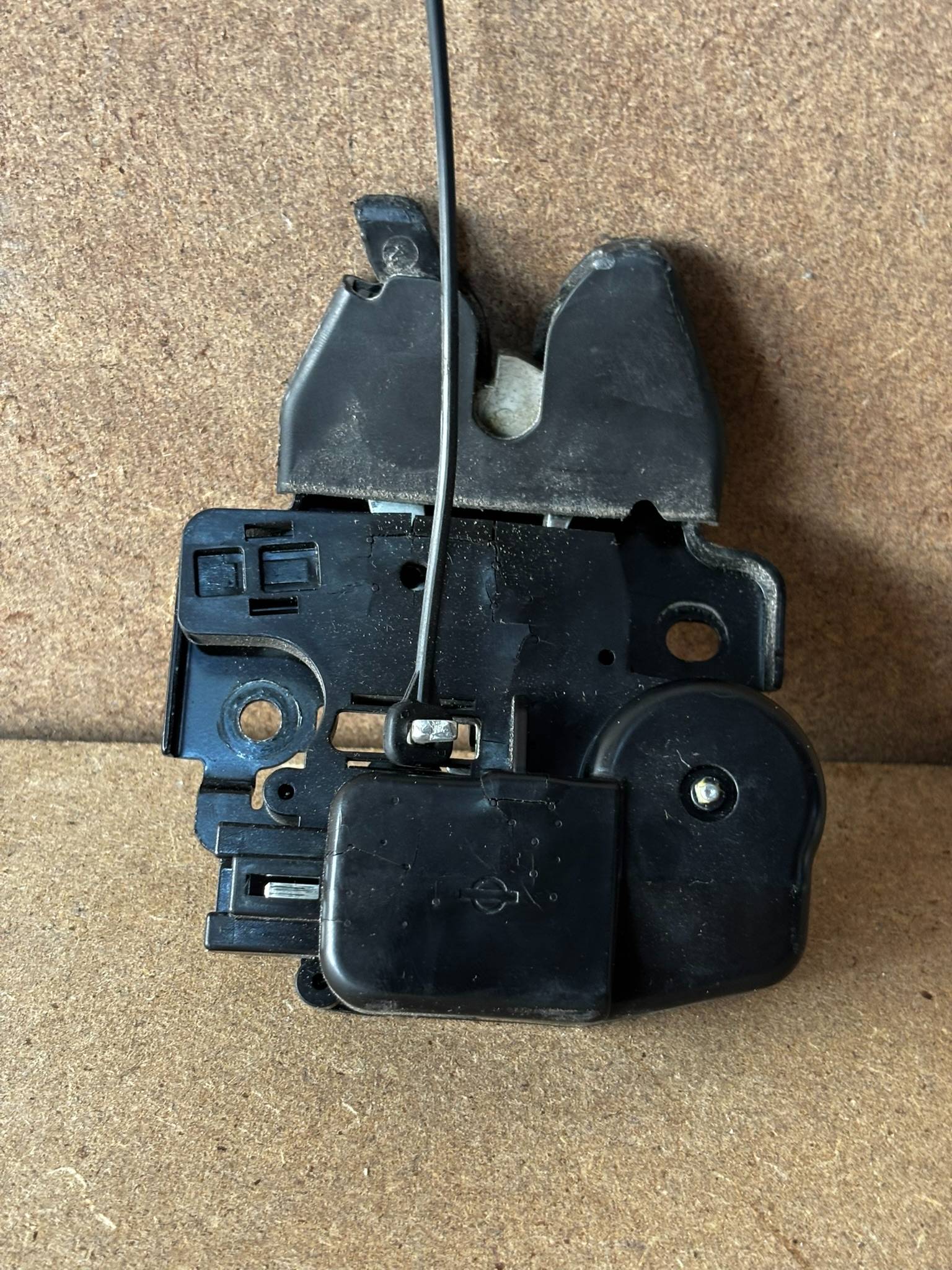 Nissan Sentra 2013 - 2016 Chapa Trasera Usado Original