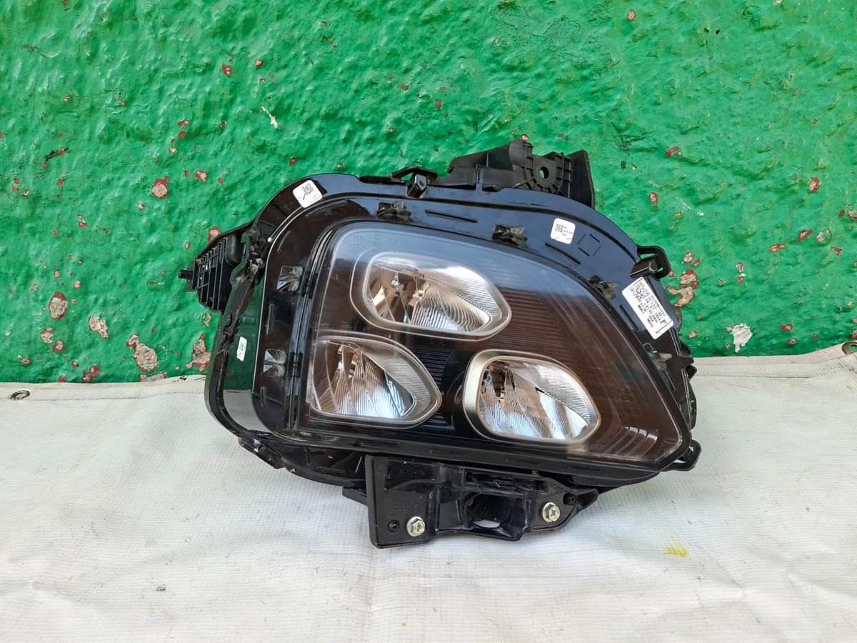 Faro De Niebla Derecho Suzuki Fronx 2024-2025 Usado Original Derecho/pasajero