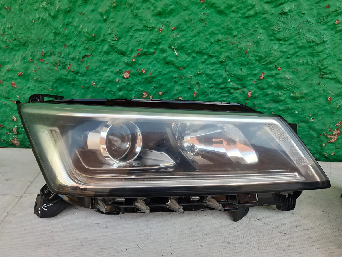 Faro Derecho De Volkswagen Taos 2025-2026 Original Derecho/pasajero