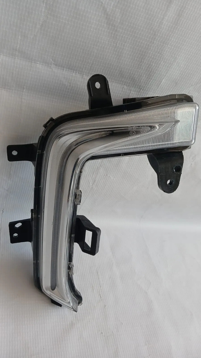 Cuarto De Luz Frontal Derecho Led Y Drl Tracker 21-25 Transparente