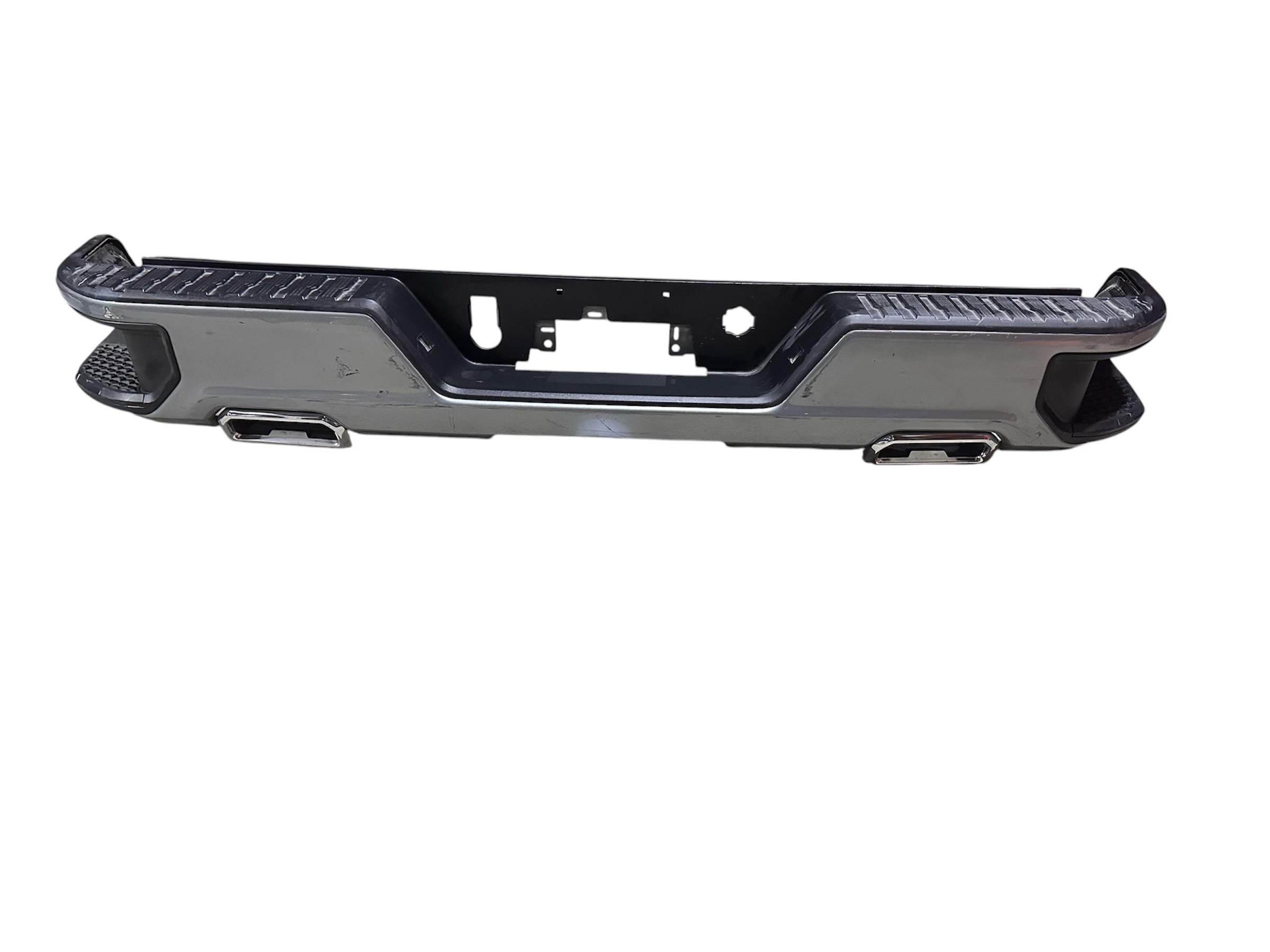 Chevrolet Cheyenne 2019 - 2024 Defensas Trasera Usado Original