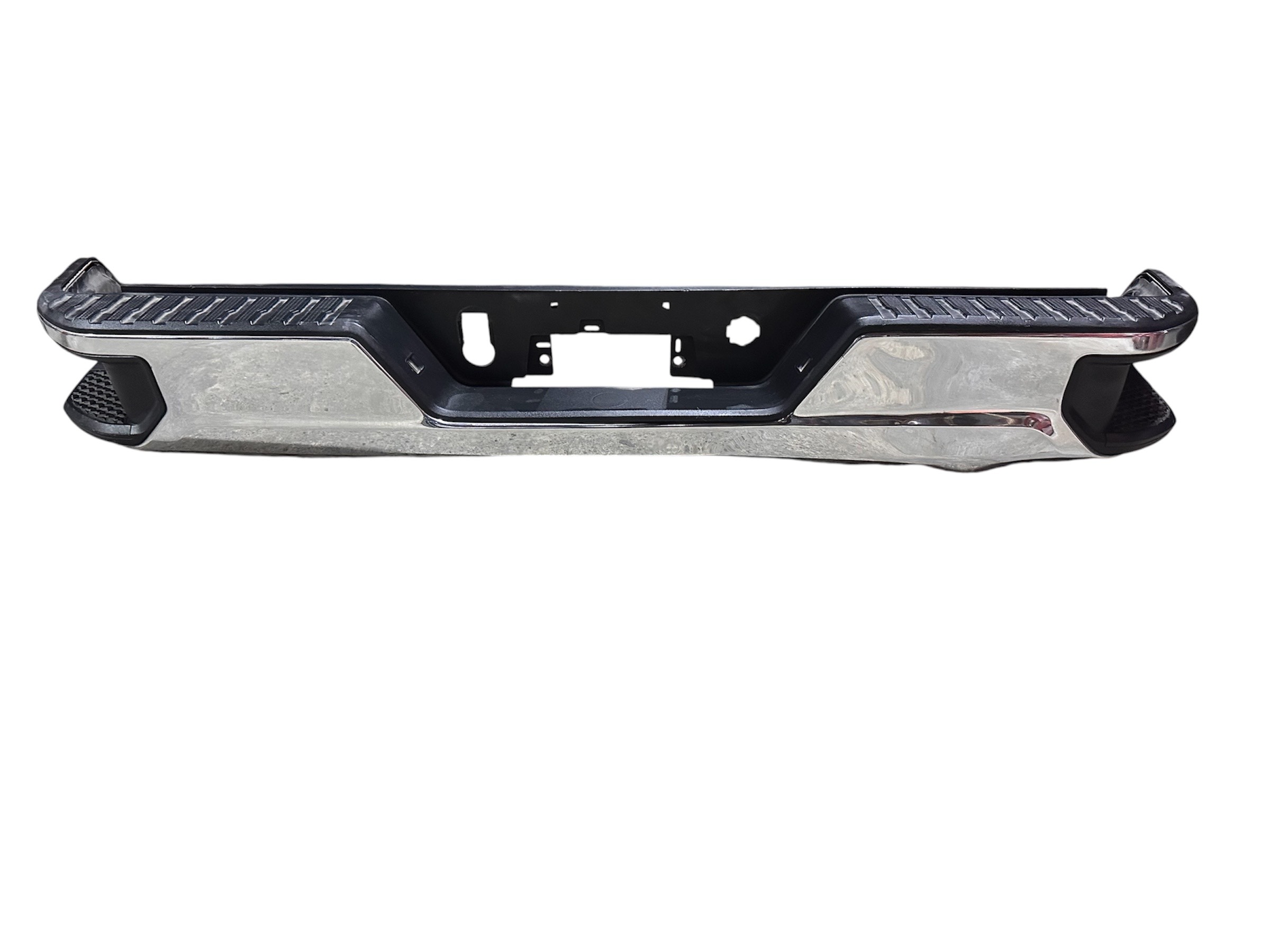 Chevrolet Silverado 2019 - 2024 Defensas Trasera Usado Original