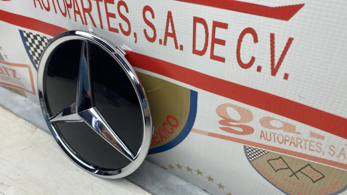 Mercedes-benz Clase glc 2018 - 2024 Emblema Delantera Usado Original