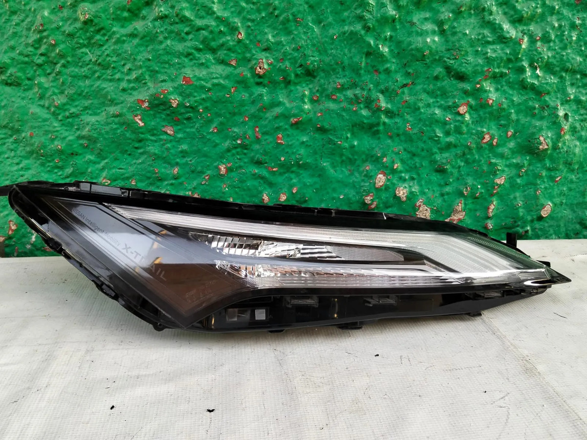 Faro Derecho Nissan X-trail 2023-2026  Original Reparado Negro