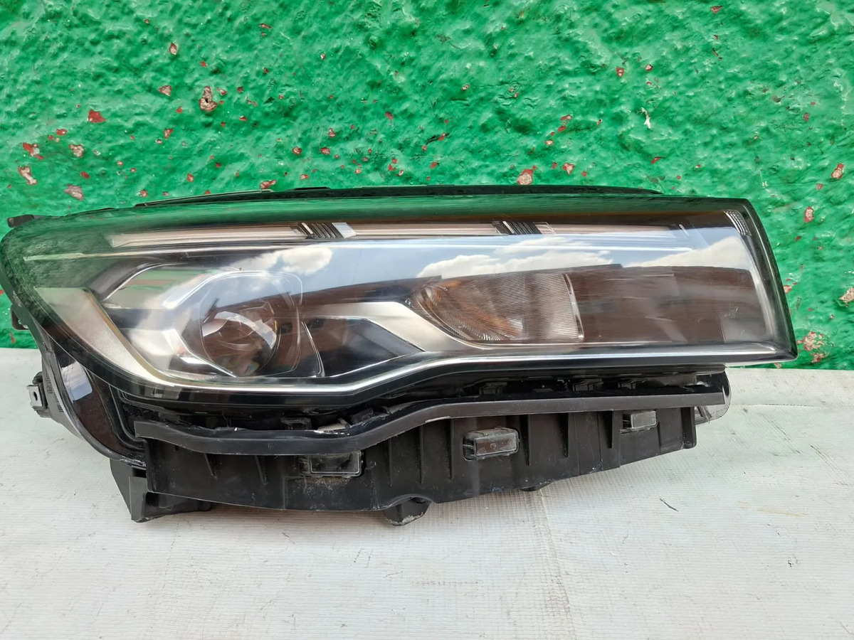 Faro Izquierdo De Geely Emgrand 2025-2024  Original Blanco