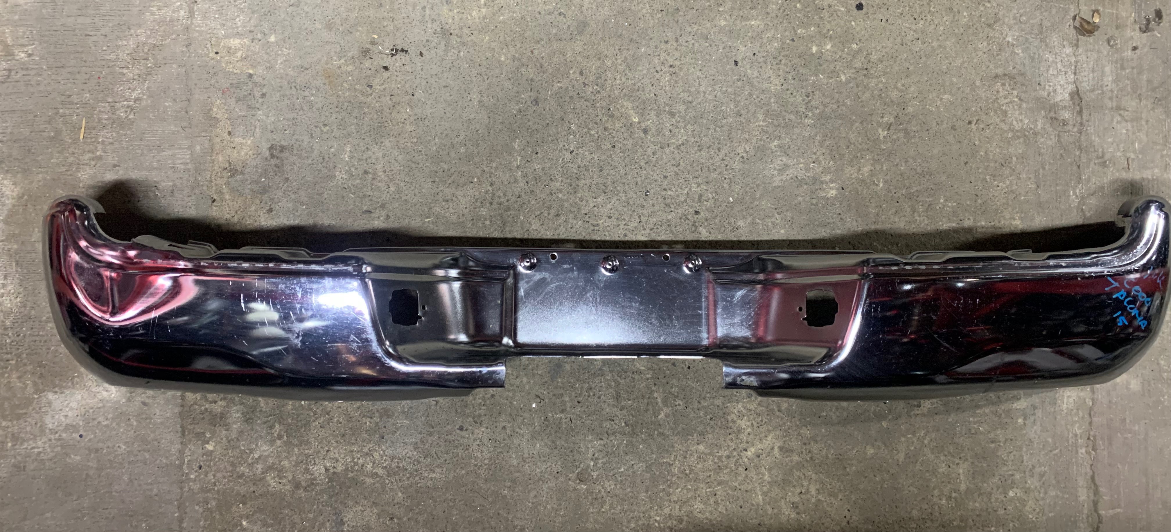 Toyota Tacoma 2005 - 2015 Defensas Usado Original