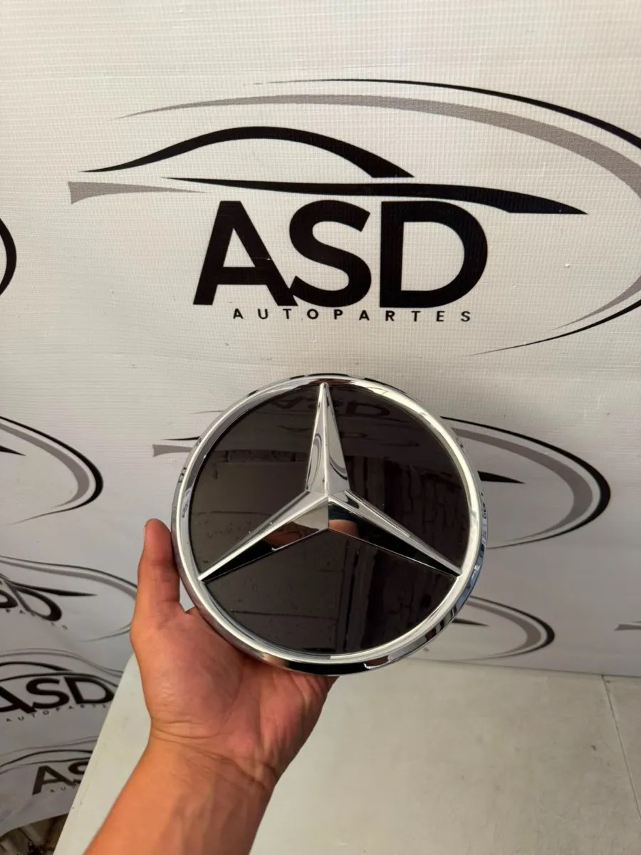 Emblema Parrilla Mercedes Benz Radar Distronic A0008880400 Plateado