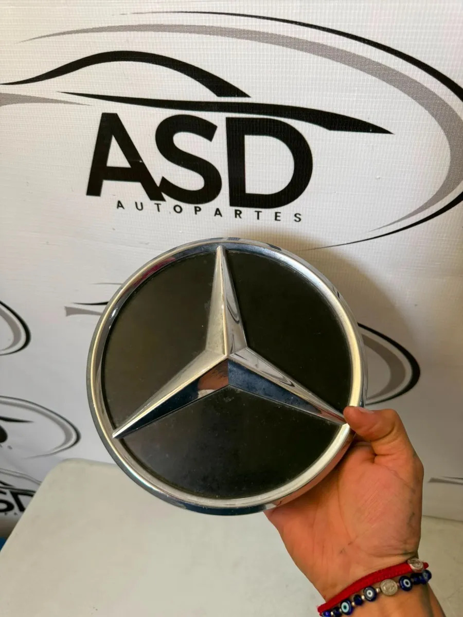 Emblema Parrilla Mercedes Benz Distronic Radar A0008880600 Original Negro