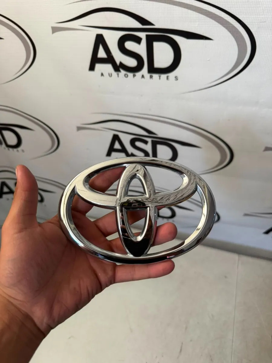 Emblema Parrilla Toyota Corolla Rav4 Original 90975a2004 Plateado