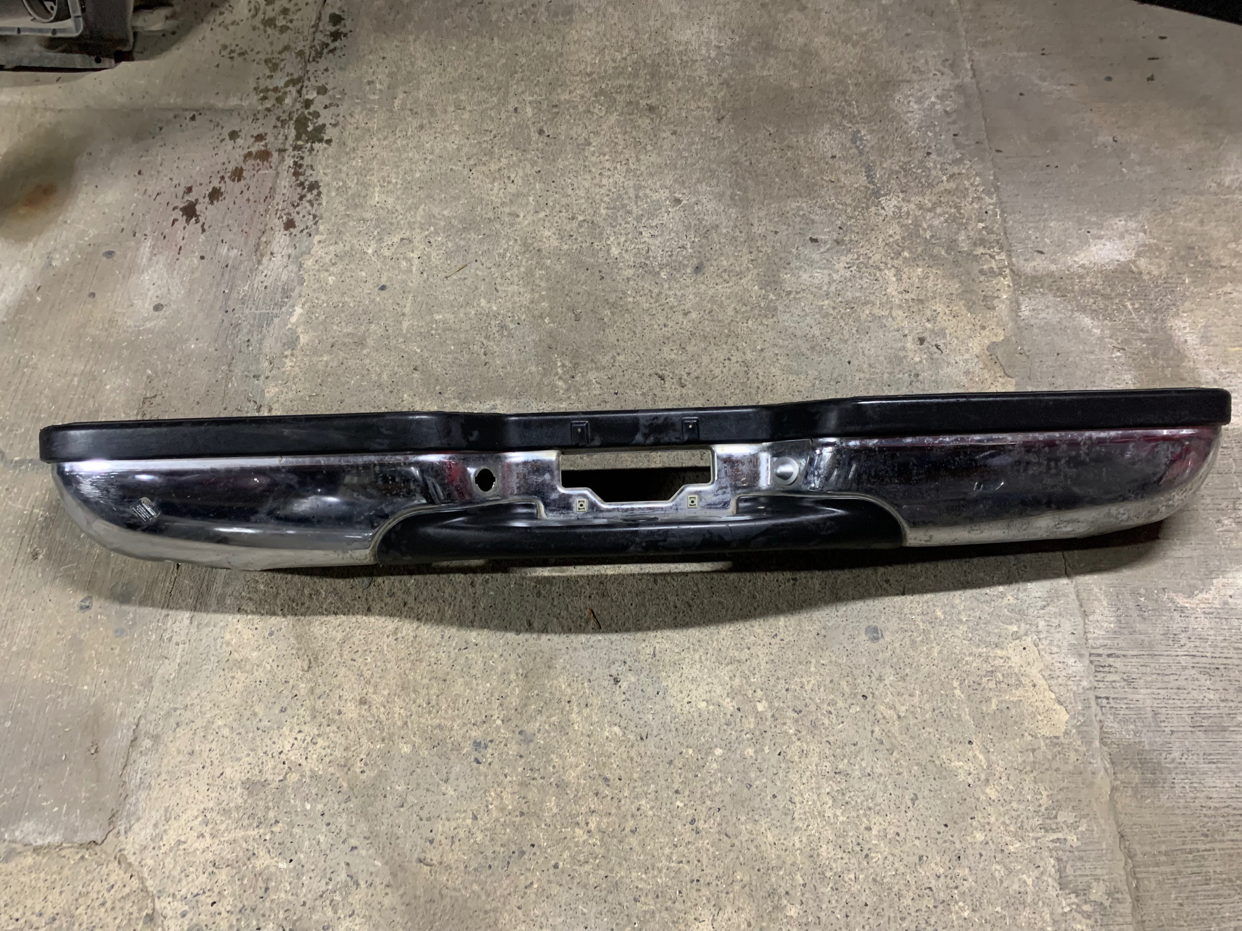 Ford Lobo 1997 - 2000 Defensas Trasera Usado Original