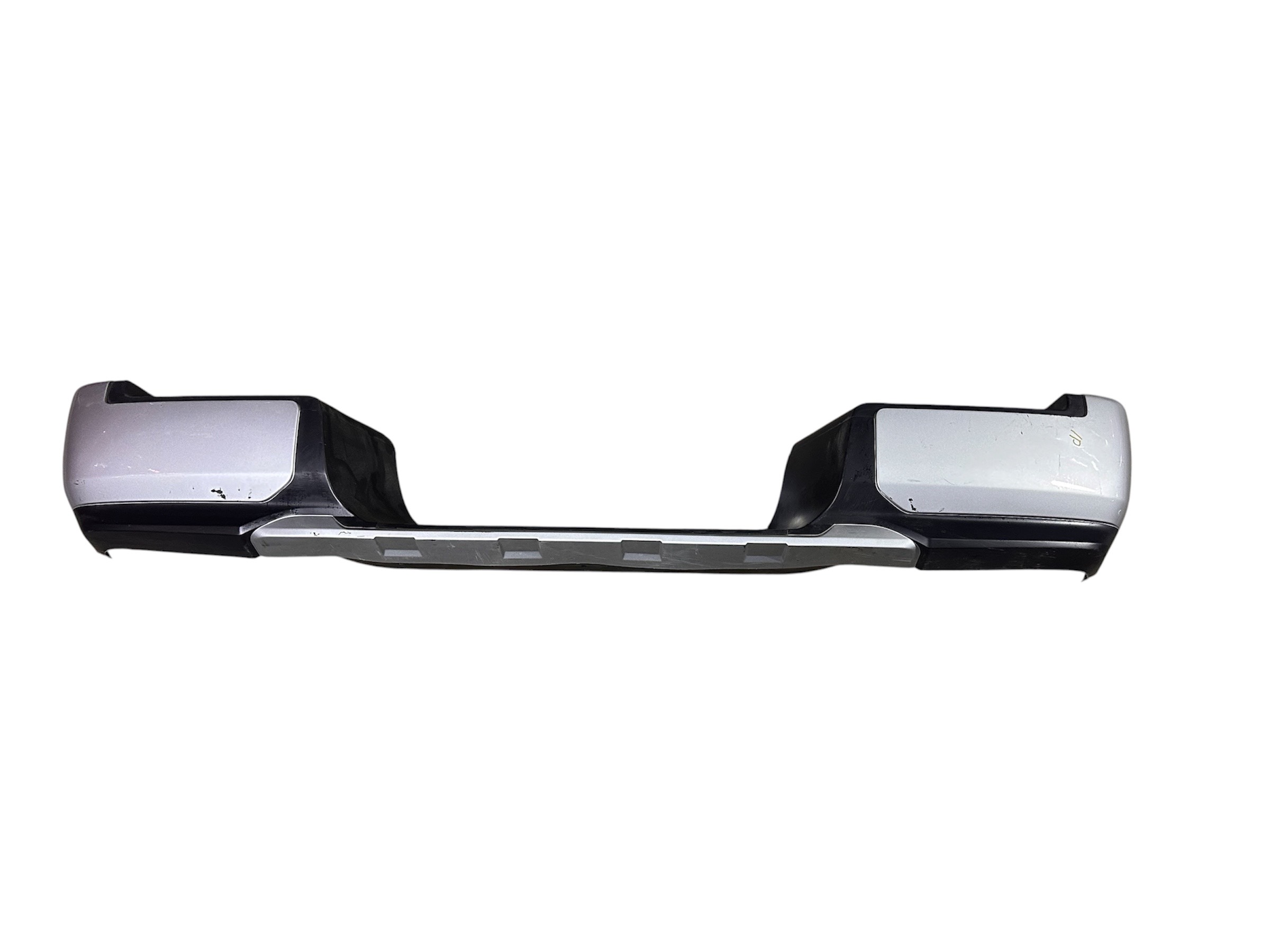 Mitsubishi L200 2019 - 2024 Defensas Trasera Usado Original