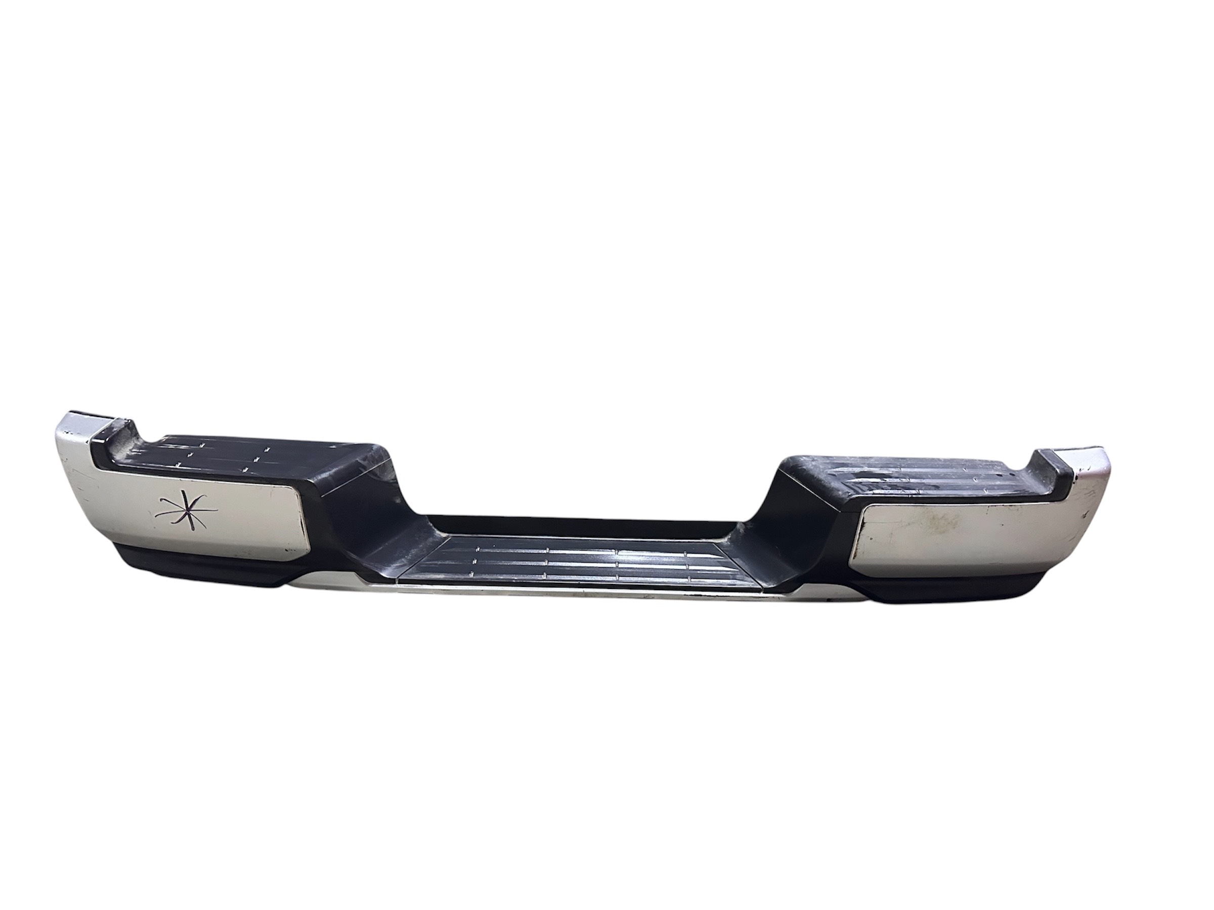 Mitsubishi L200 2019 - 2023 Defensas Trasera Usado Original
