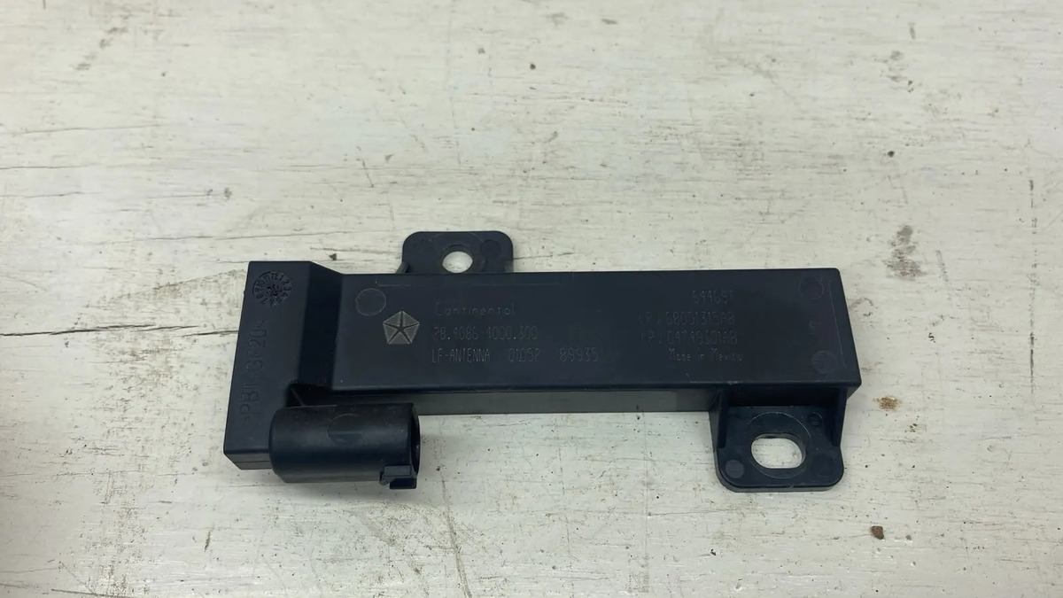 Jeep Renegade 2015 - 2021 Antena Trasera Derecho Usado Original