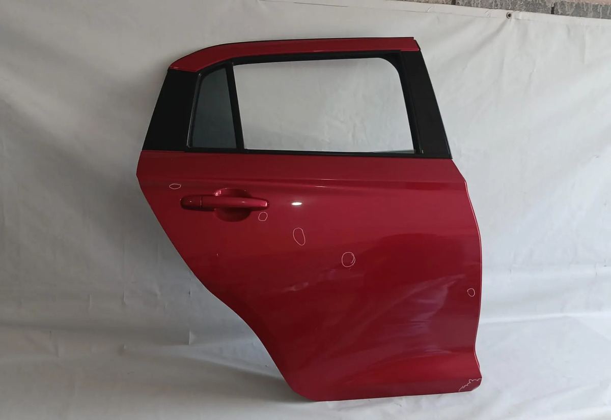 Puerta Trasera Derecha Suzuki Swift 2025-2026 Trasera Derecho Rojo