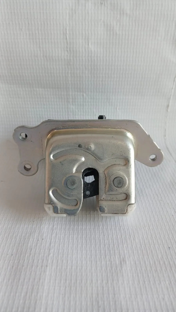 Chapa De Cajuela Suzuki Swift 2018 -2024 Eléctrica