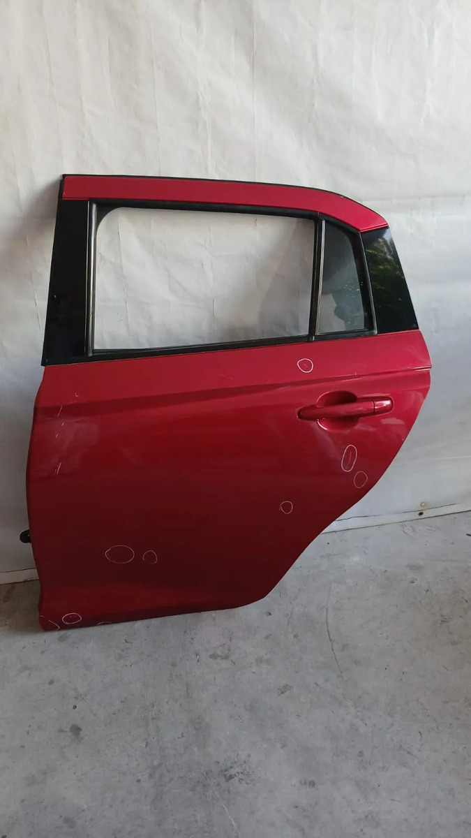 Puerta Trasera Izquierda Suzuki Swift 2025-2026 Trasera Izquierdo Rojo