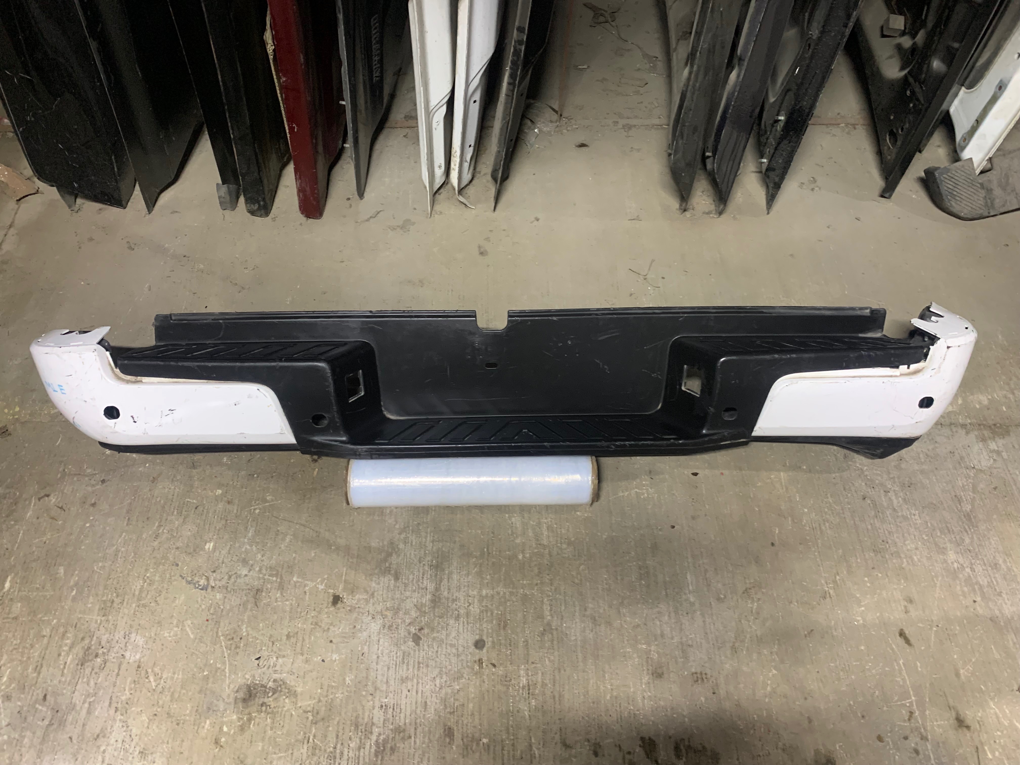 Nissan Np300 frontier 2021 - 2024 Defensas Usado Original