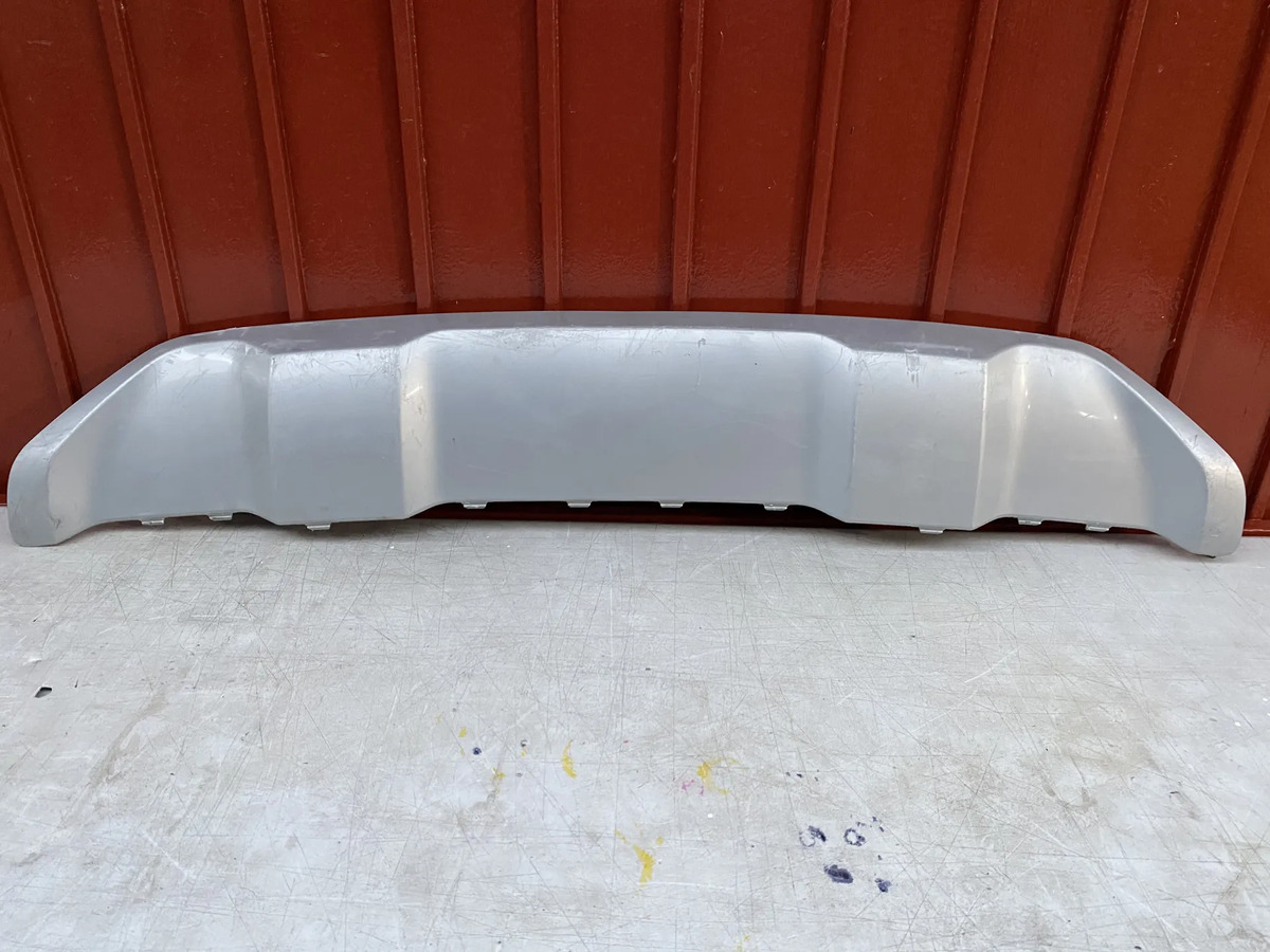 Moldura Inf Fascia Trasera Kia Seltos Gt 2021 2022 2023 Orig Gris