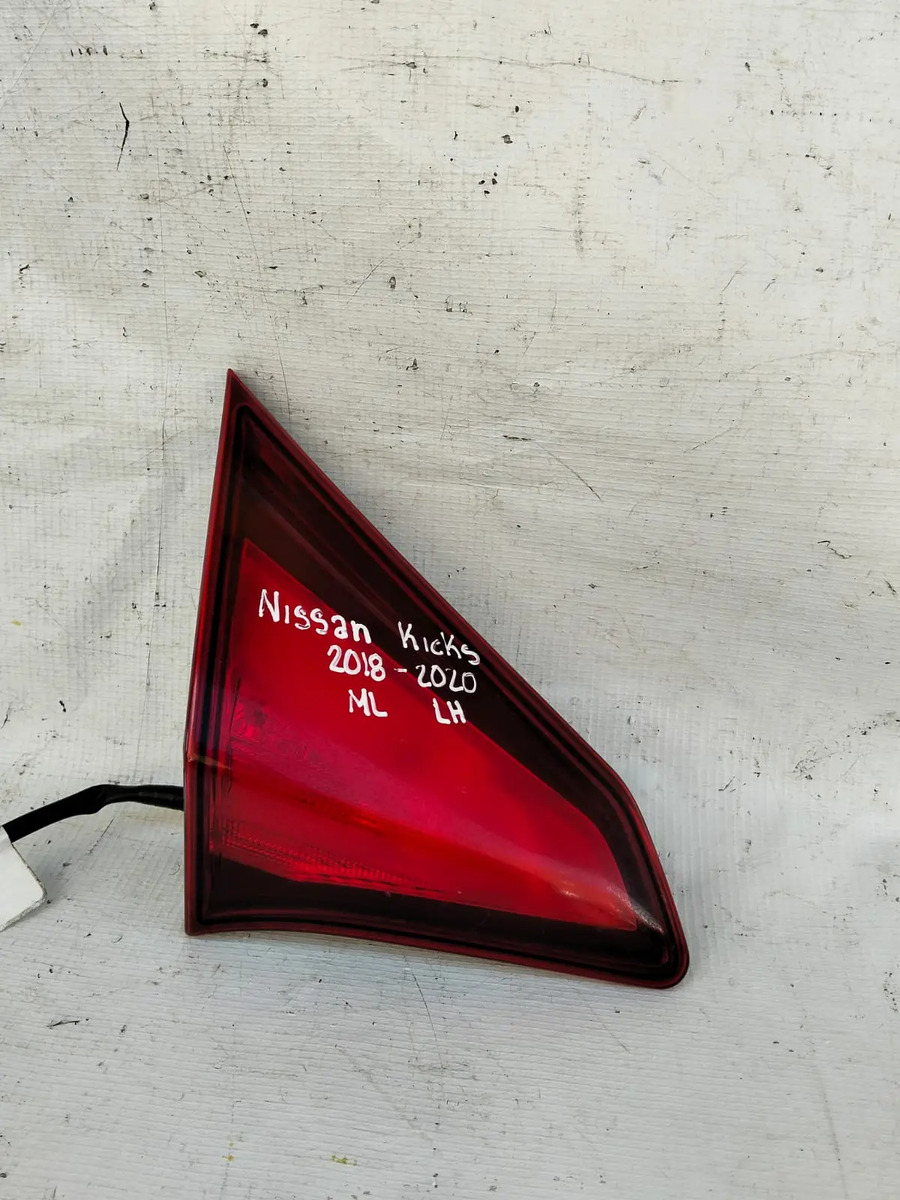 Intercalavera Izquierdo Nissan Kicks 2018-2020 Original Izquierdo/conductor Rojo