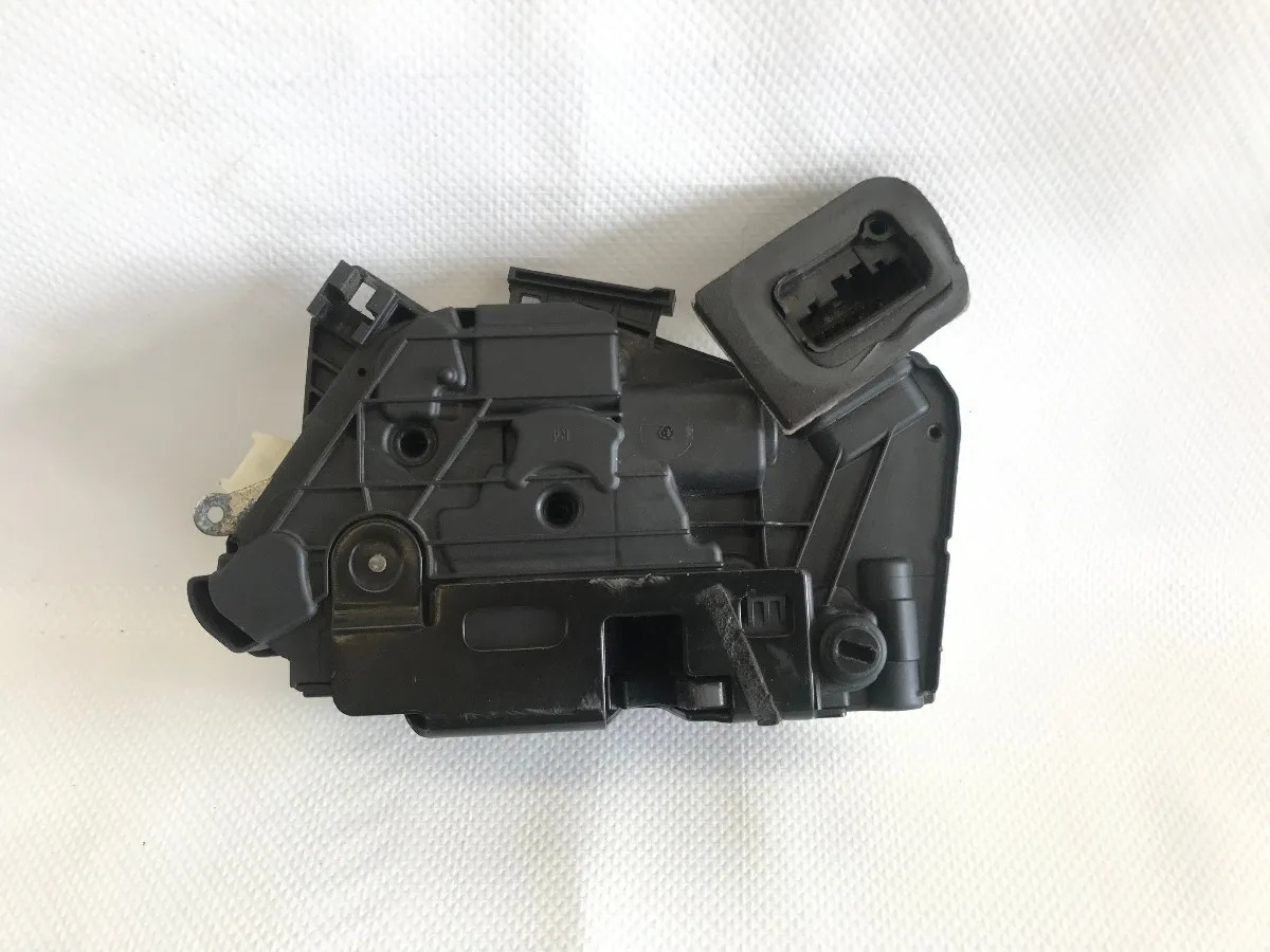 Chapa De Puerta Trasera Derecha Vw Jetta 2015