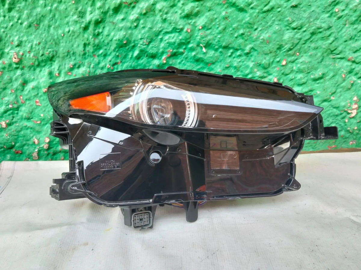 Faro Derecho Mazda Cx-30 2020-2025 Usado Original Blanco