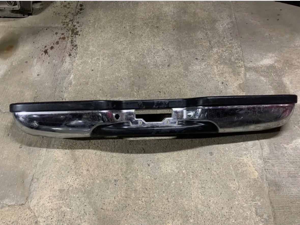 Ford Lobo 1997 - 2000 Defensas Trasera Usado Original