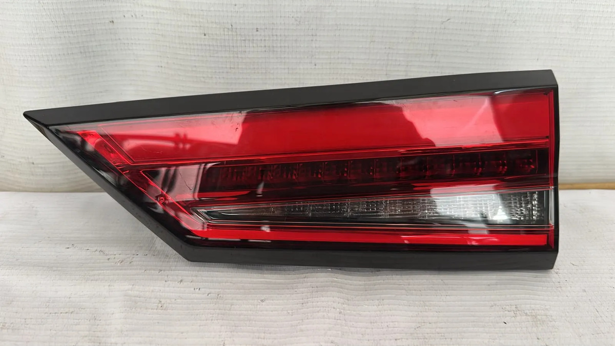Calavera Int Der Aveo 2024 25 2026 Usada Original Led Sedan Derecho/pasajero Rojo