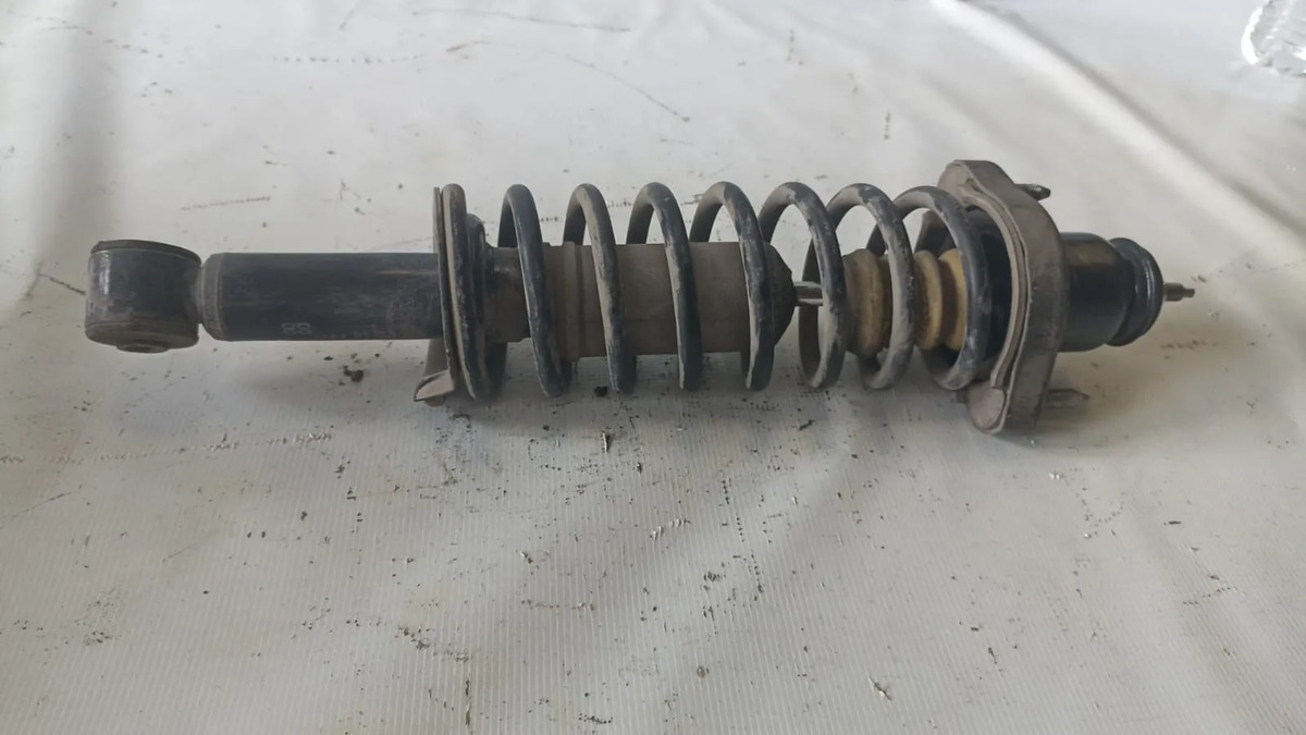 Amotiguador Trasero Lh Genérico Lancer 2008-2011 2.0l Aut.