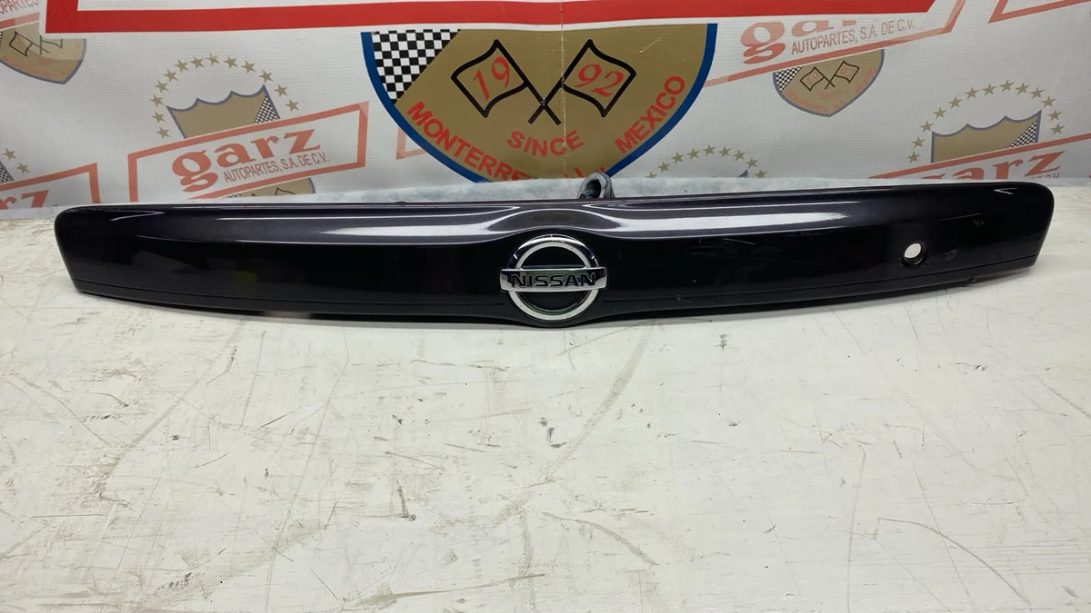 Nissan Versa 2012 - 2017 Moldura Trasera Usado Original