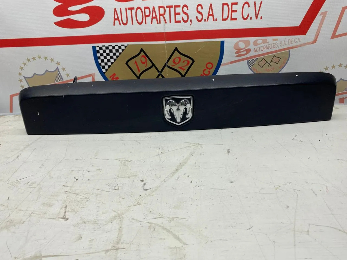Dodge Nitro 2007 - 2011 Moldura Trasera Usado Original