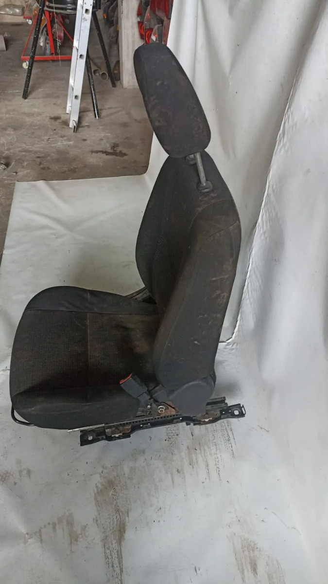 Asiento Delantero Rh Mitsubishi Lancer 2008-2016 2.0l Aut. Negro