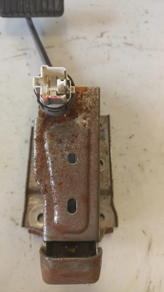 Pedal Frenomitsubishi Lancer 2008-2016 2.0l Aut.