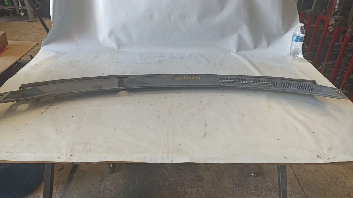 Tolva Limpiabrisas Mitsubishi Lancer 2008-2016 Usado Negro