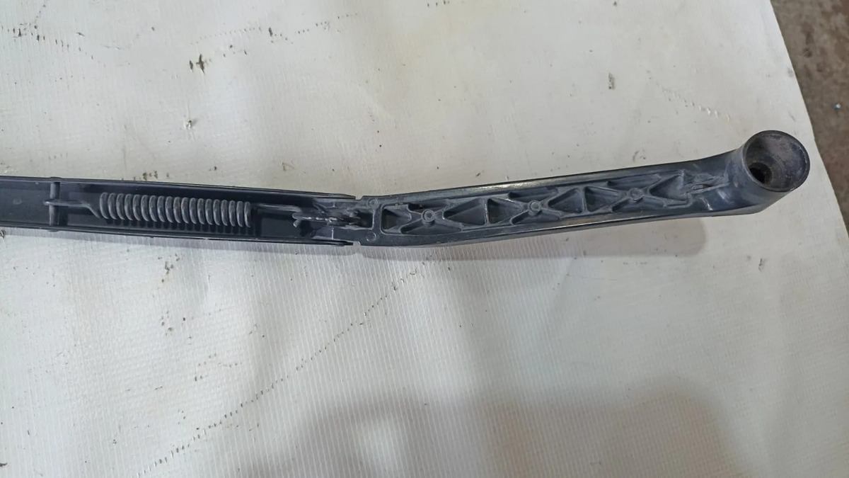 Brazo Limpiabrisas Rhmitsubishi Lancer 2008-2016 2.0l Aut. Derecho