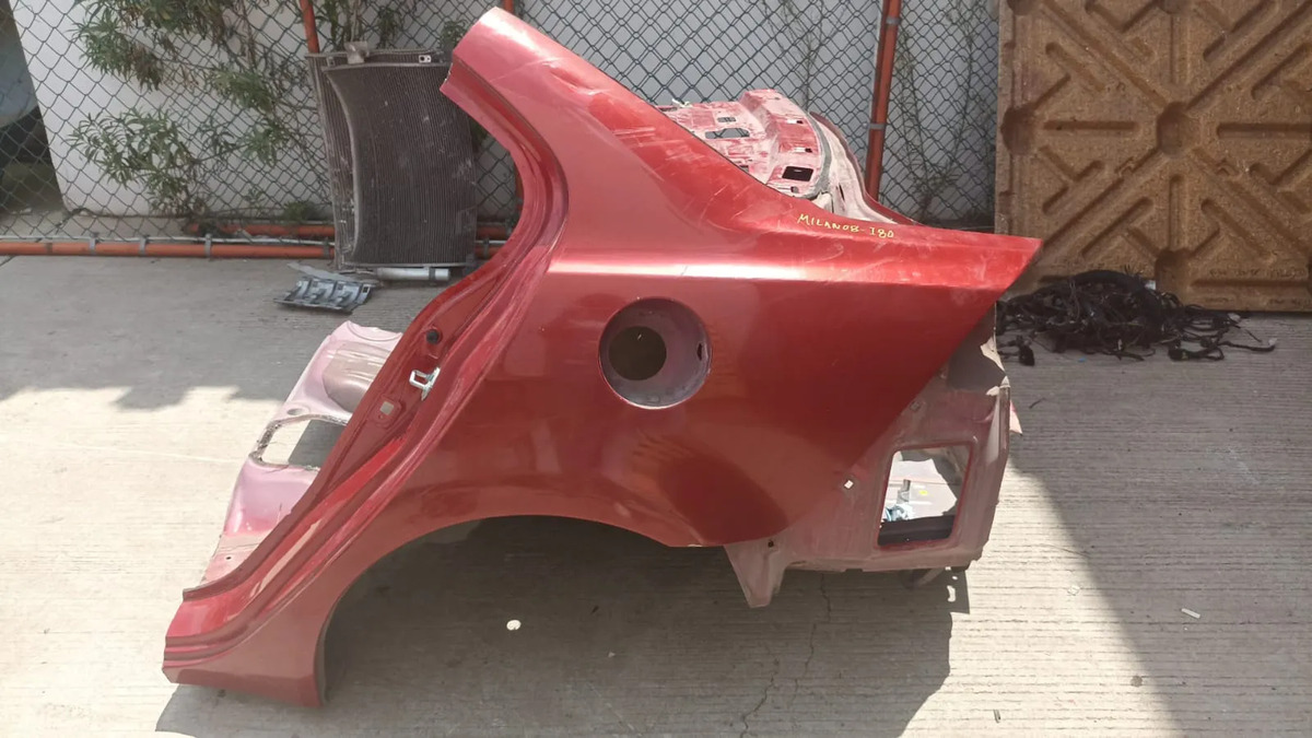Costado Lh Mitsubishi Lancer 2008-2016 Original Usado Rojo Metálico / Rojo Perla