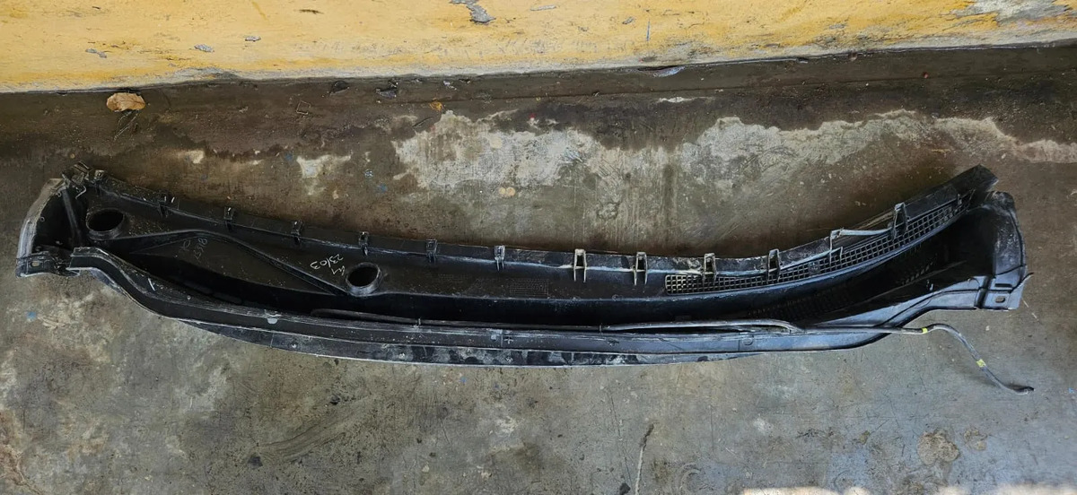 Nissan Kicks 2016-2022 Bota Aguas Parabrisas Negro