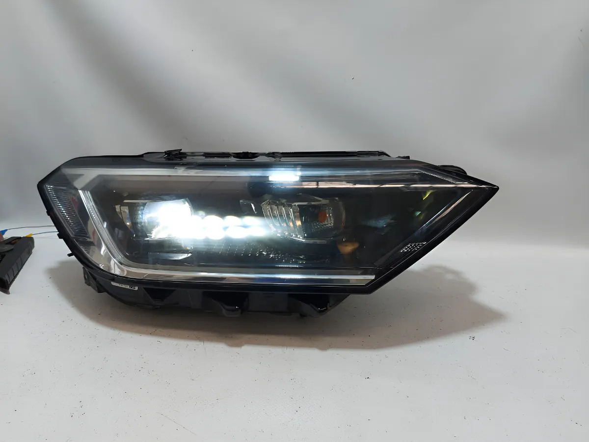 Faro Derecho Volkswagen Jetta  2019 2020 2021 2022 2023 2024 Derecho/pasajero