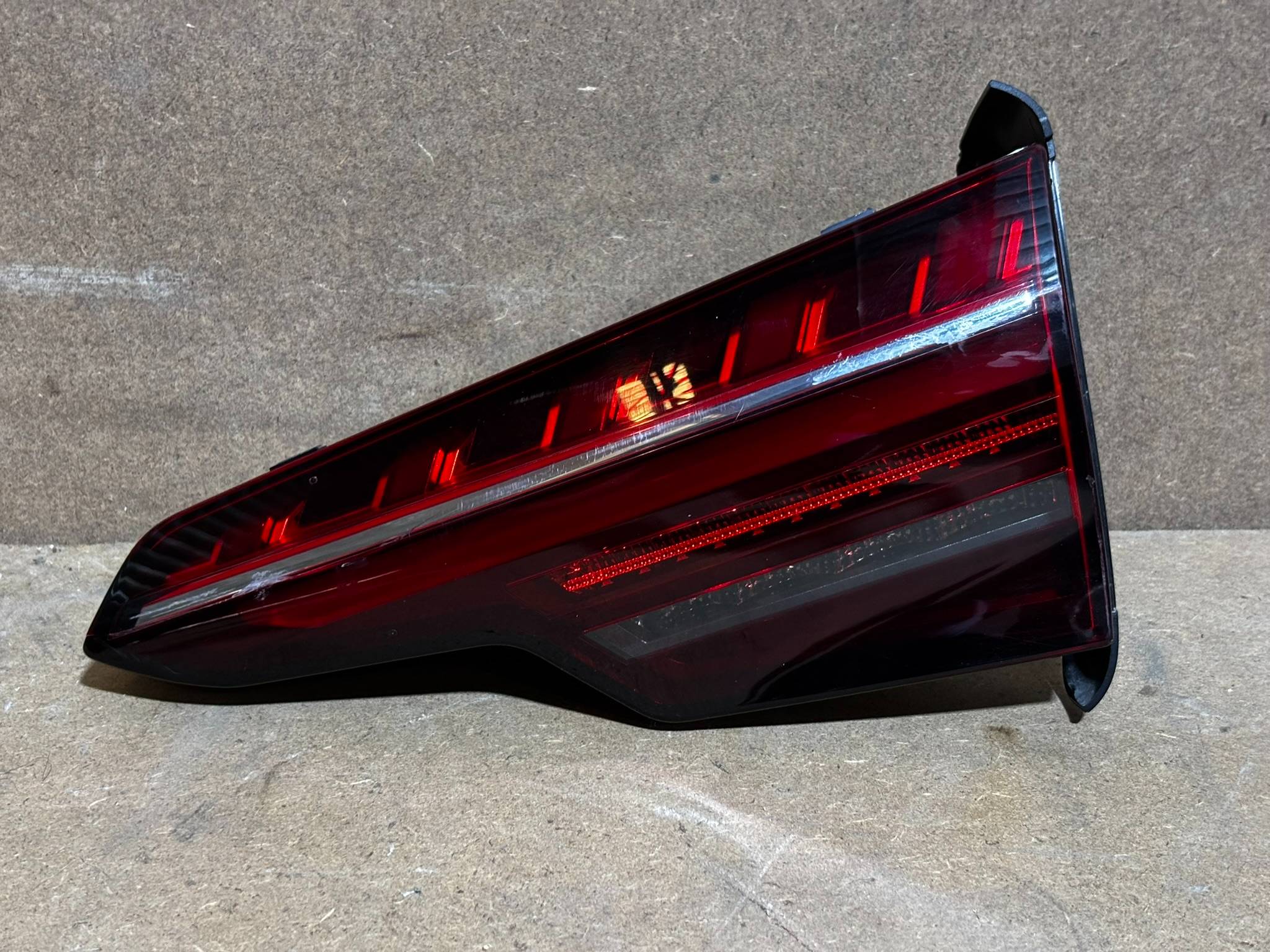 Audi A4 2022 - 2024 Intercalavera Derecho Usado Original