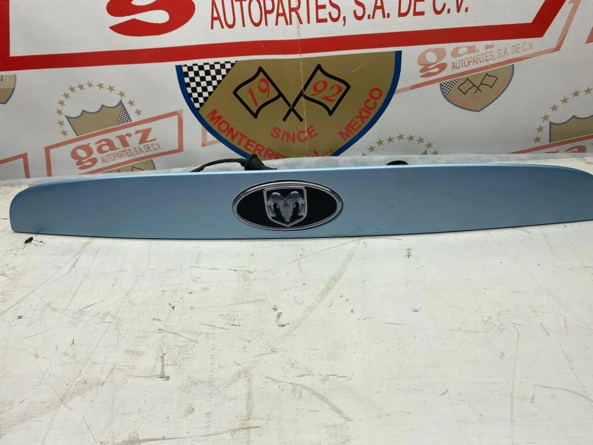Dodge Attitude 2006 - 2011 Moldura Trasera Usado Original